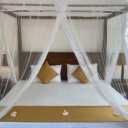 Beach Club Apartments Induruwa Exterior foto