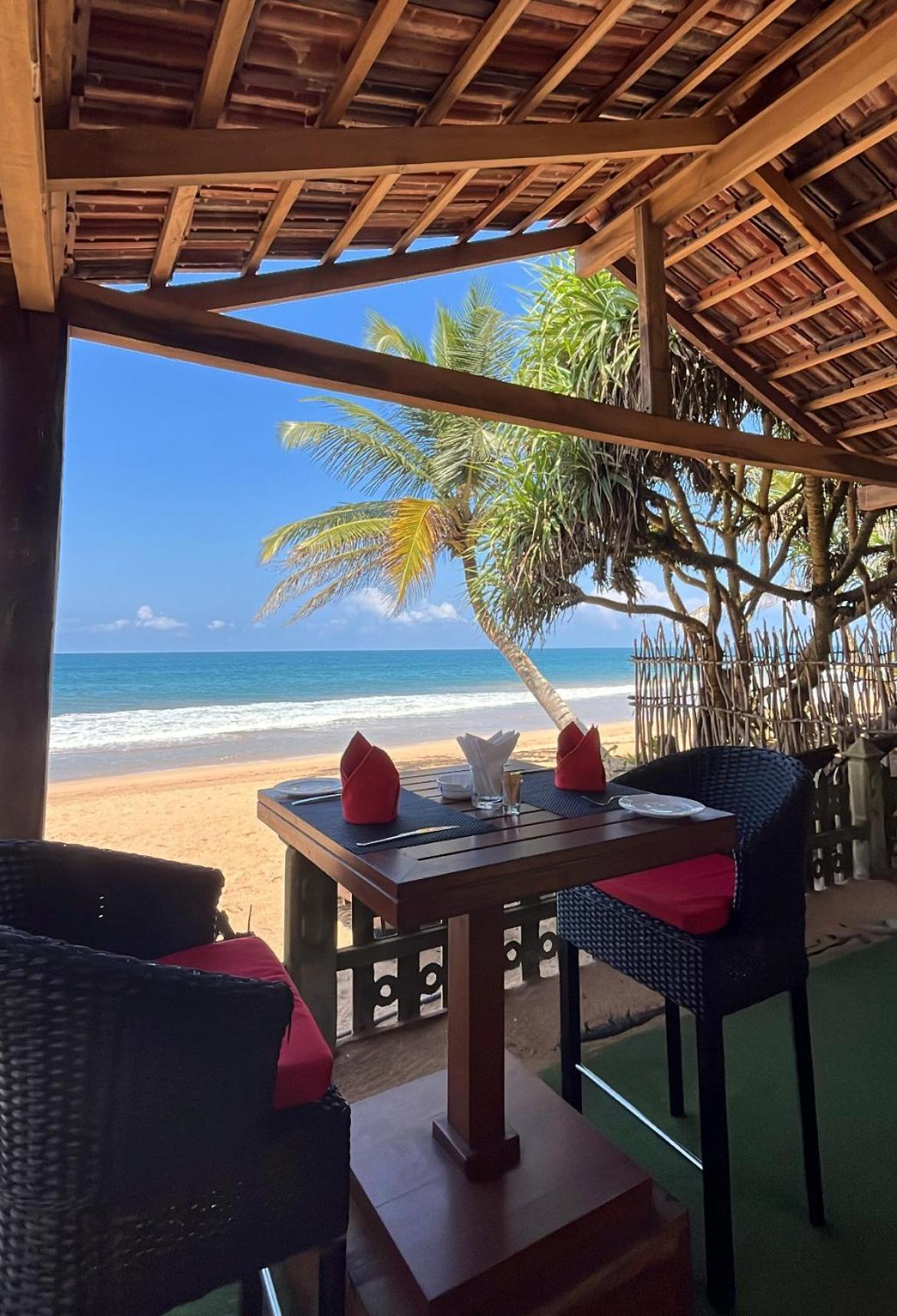 Beach Club Apartments Induruwa Exterior foto