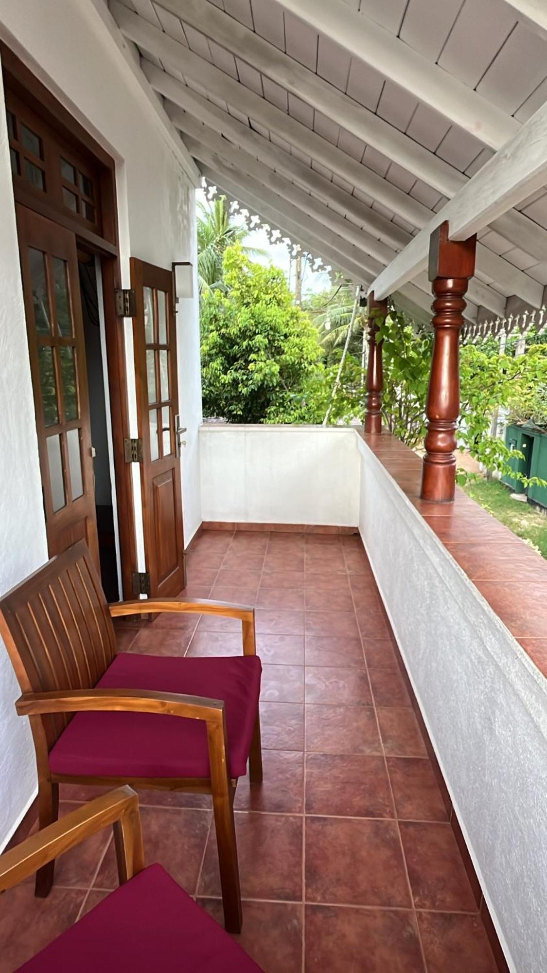 Beach Club Apartments Induruwa Exterior foto